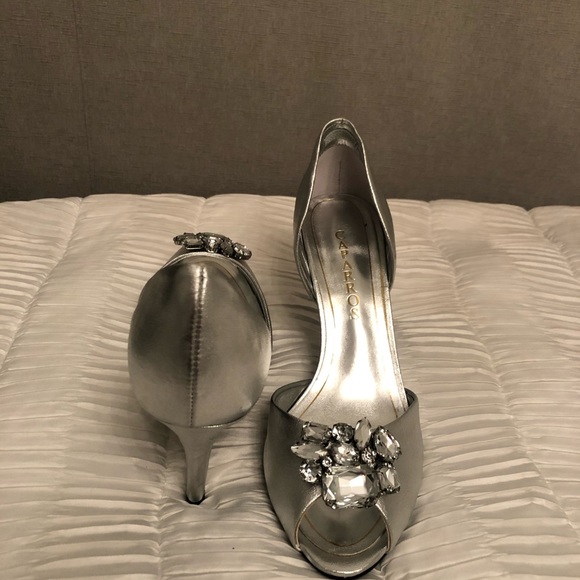 Never Worn Caparros Heels - Picture 3 of 5